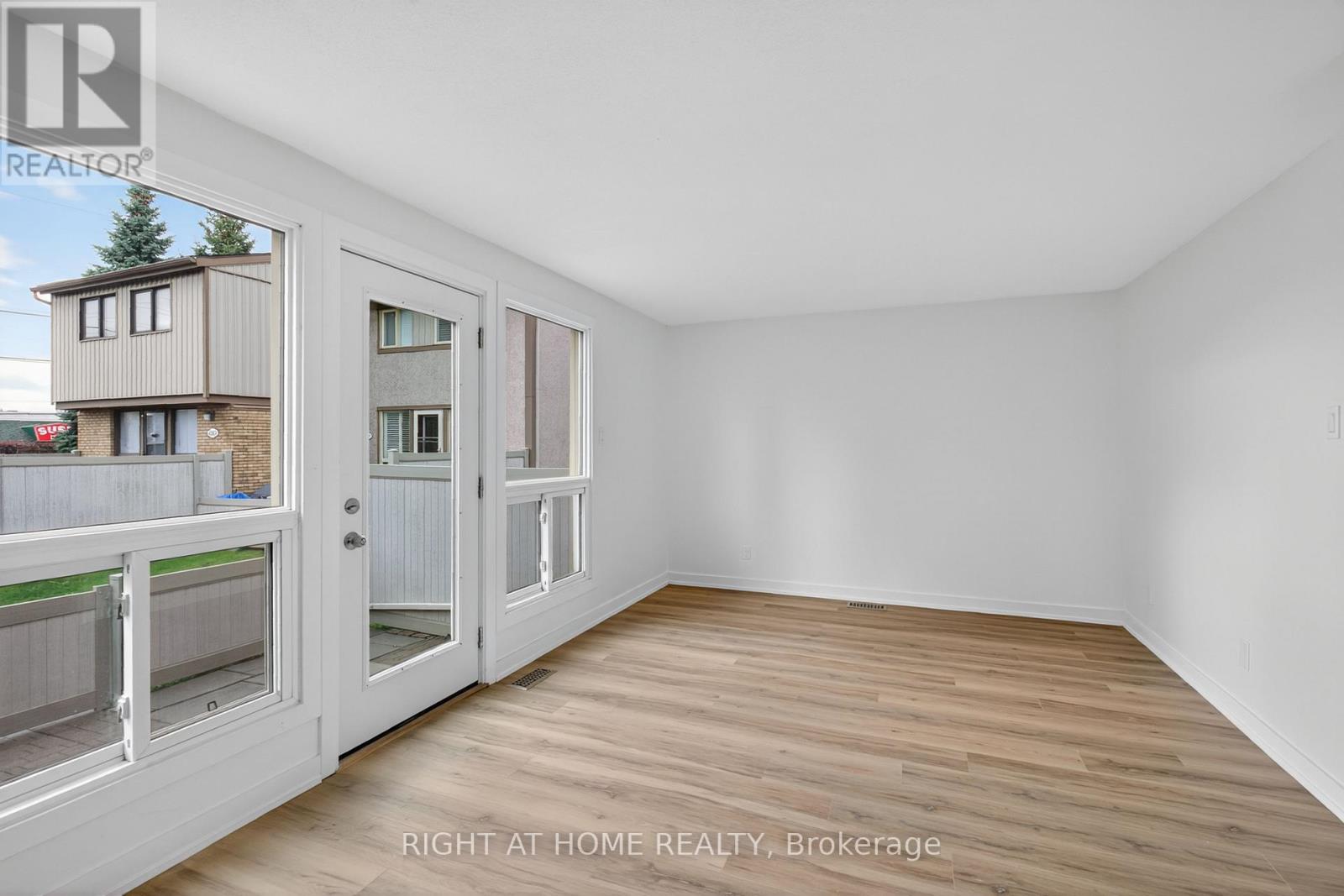 2311 Stonehenge Crescent, Ottawa, Ontario  K1B 4N7 - Photo 13 - X12479715