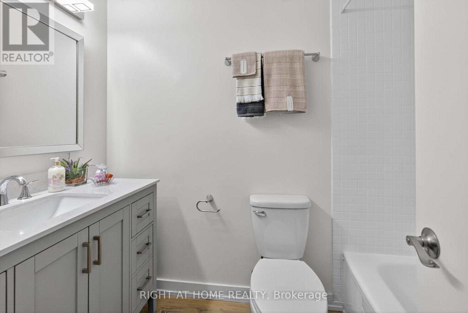 2311 Stonehenge Crescent, Ottawa, Ontario  K1B 4N7 - Photo 21 - X12479715