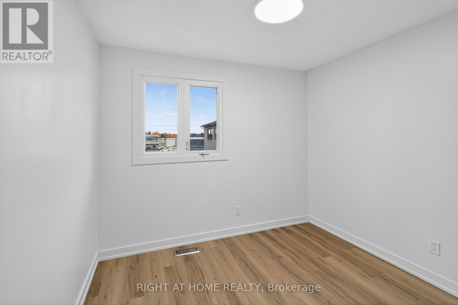 2311 Stonehenge Crescent, Ottawa, Ontario  K1B 4N7 - Photo 24 - X12479715