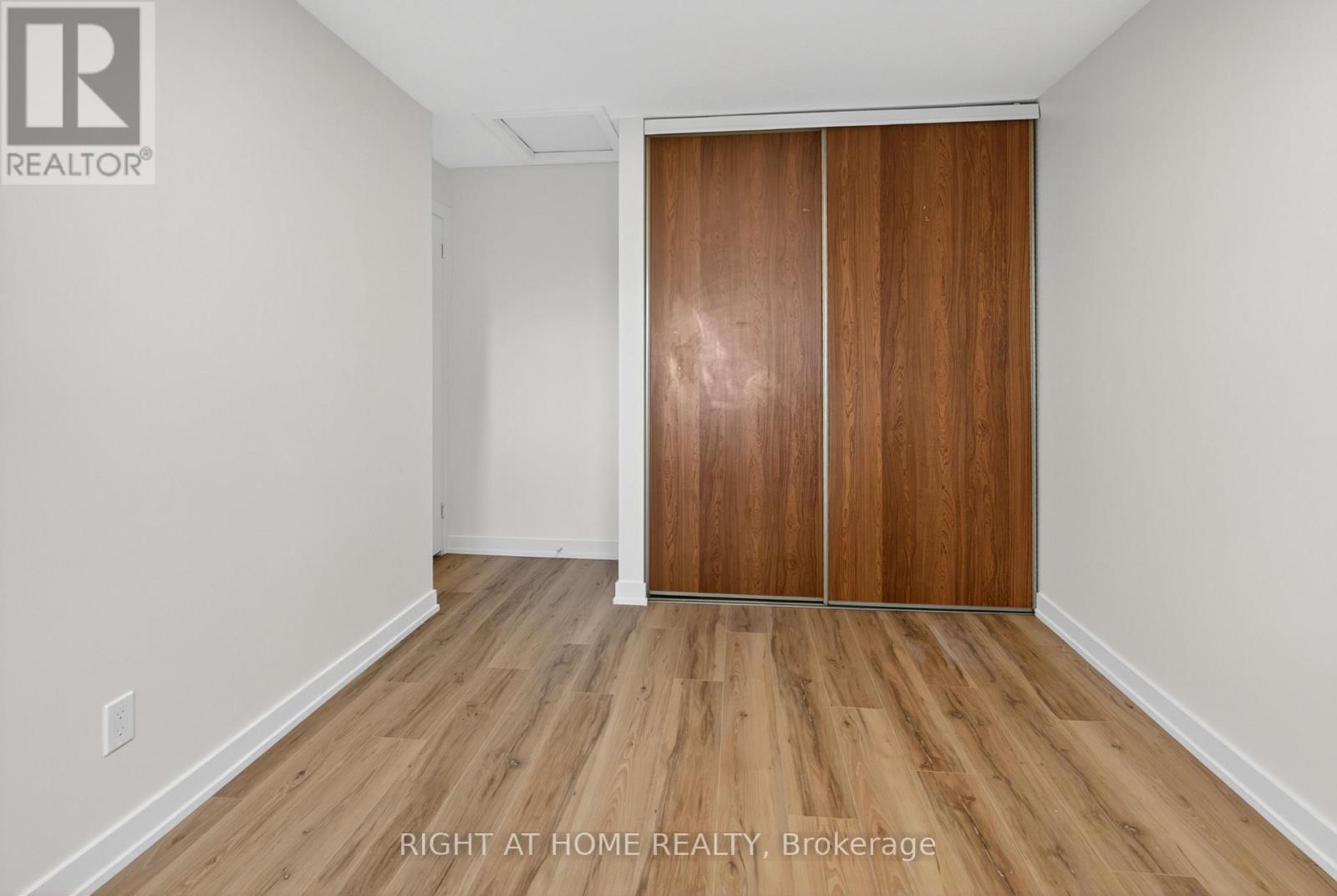 2311 Stonehenge Crescent, Ottawa, Ontario  K1B 4N7 - Photo 23 - X12479715