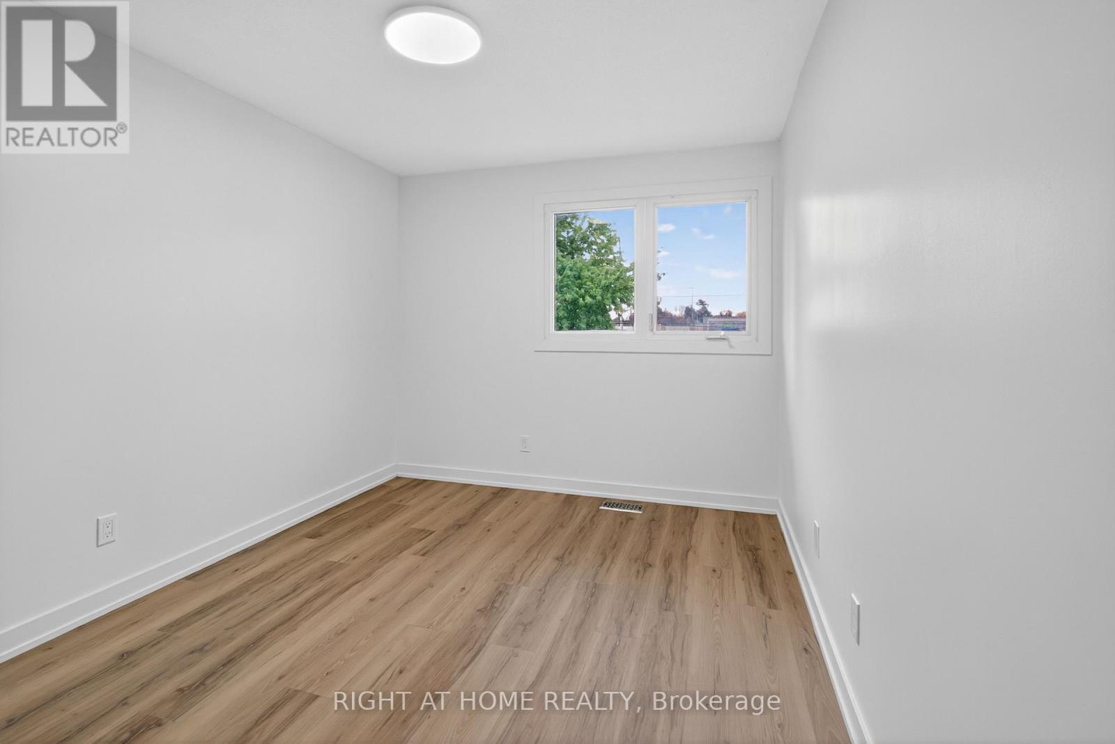 2311 Stonehenge Crescent, Ottawa, Ontario  K1B 4N7 - Photo 22 - X12479715