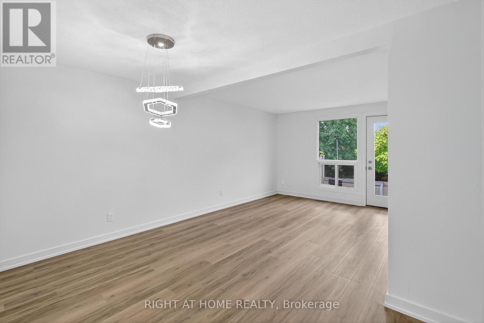 2311 Stonehenge Crescent, Ottawa, Ontario  K1B 4N7 - Photo 15 - X12479715