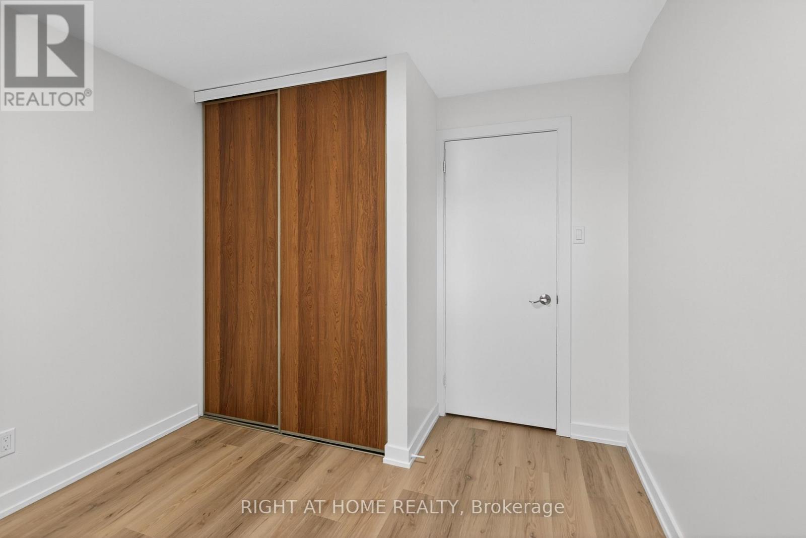 2311 Stonehenge Crescent, Ottawa, Ontario  K1B 4N7 - Photo 25 - X12479715