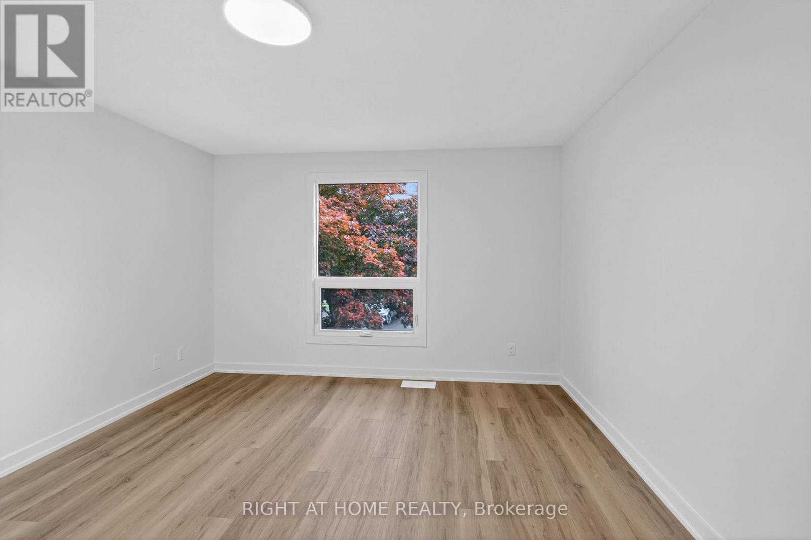 2311 Stonehenge Crescent, Ottawa, Ontario  K1B 4N7 - Photo 19 - X12479715