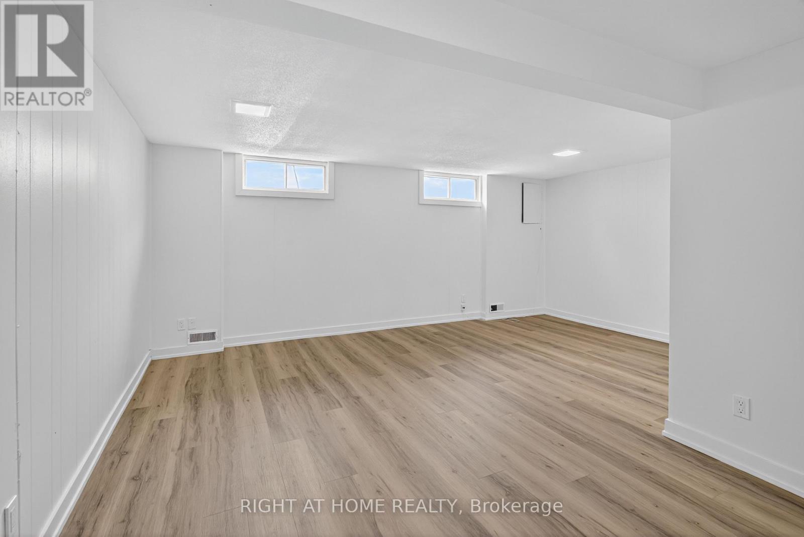 2311 Stonehenge Crescent, Ottawa, Ontario  K1B 4N7 - Photo 29 - X12479715