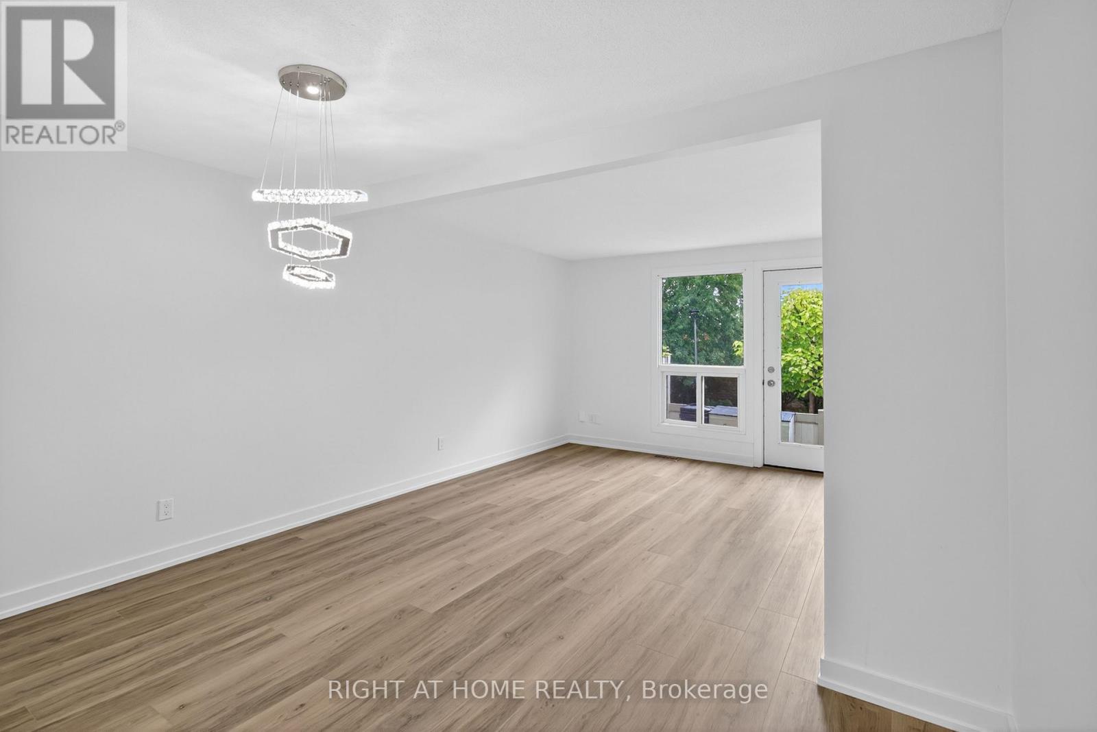2311 Stonehenge Crescent, Ottawa, Ontario  K1B 4N7 - Photo 7 - X12479715