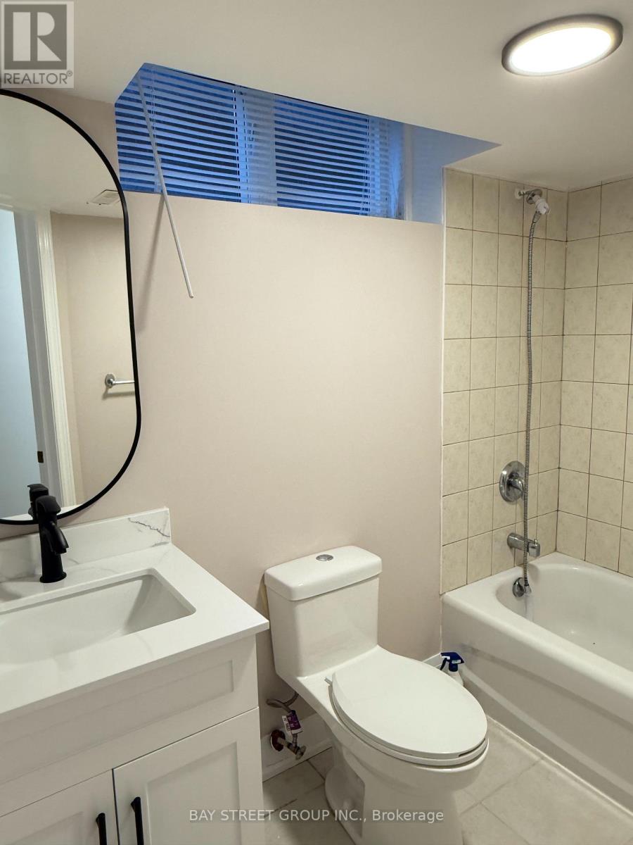 Bsmt 623 16th Avenue, Richmond Hill, Ontario  L4C 7A8 - Photo 10 - N12463869