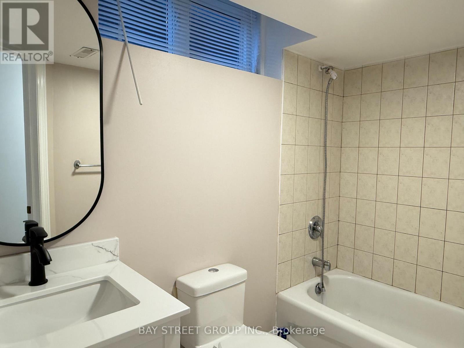 Bsmt 623 16th Avenue, Richmond Hill, Ontario  L4C 7A8 - Photo 9 - N12463869