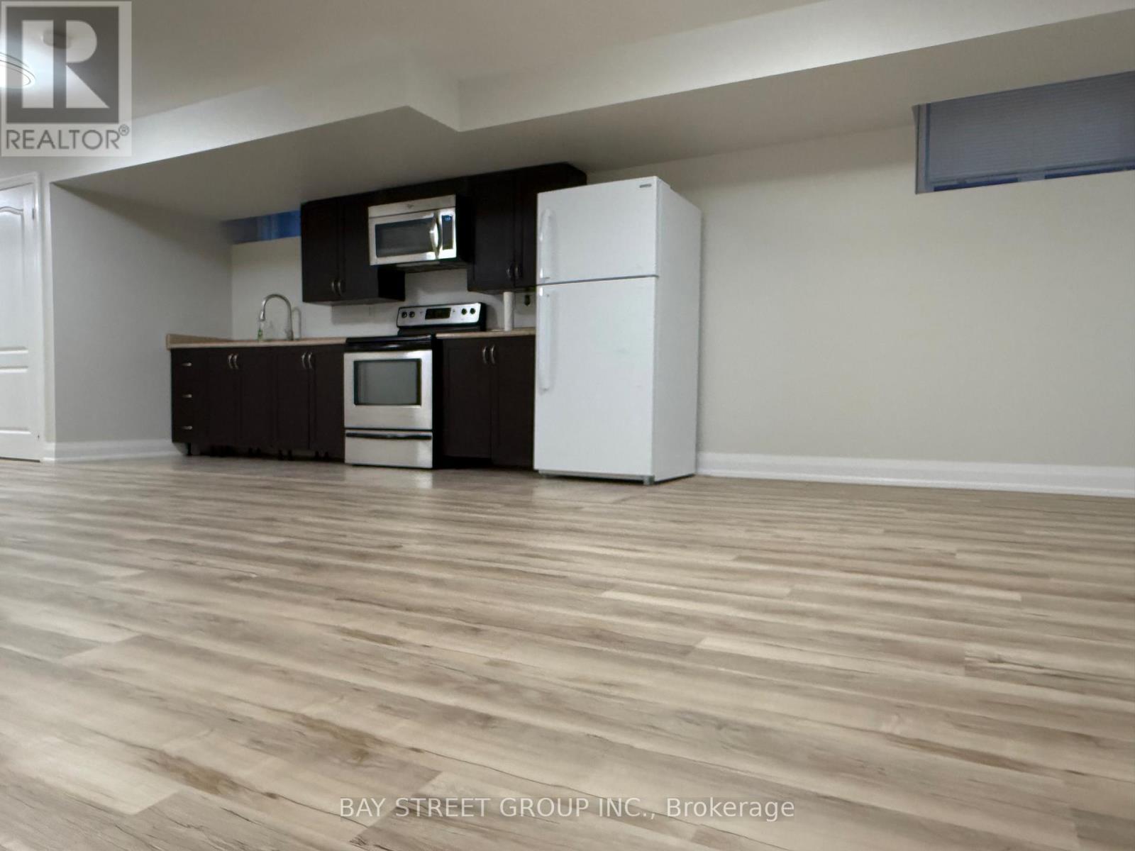 Bsmt 623 16th Avenue, Richmond Hill, Ontario  L4C 7A8 - Photo 4 - N12463869