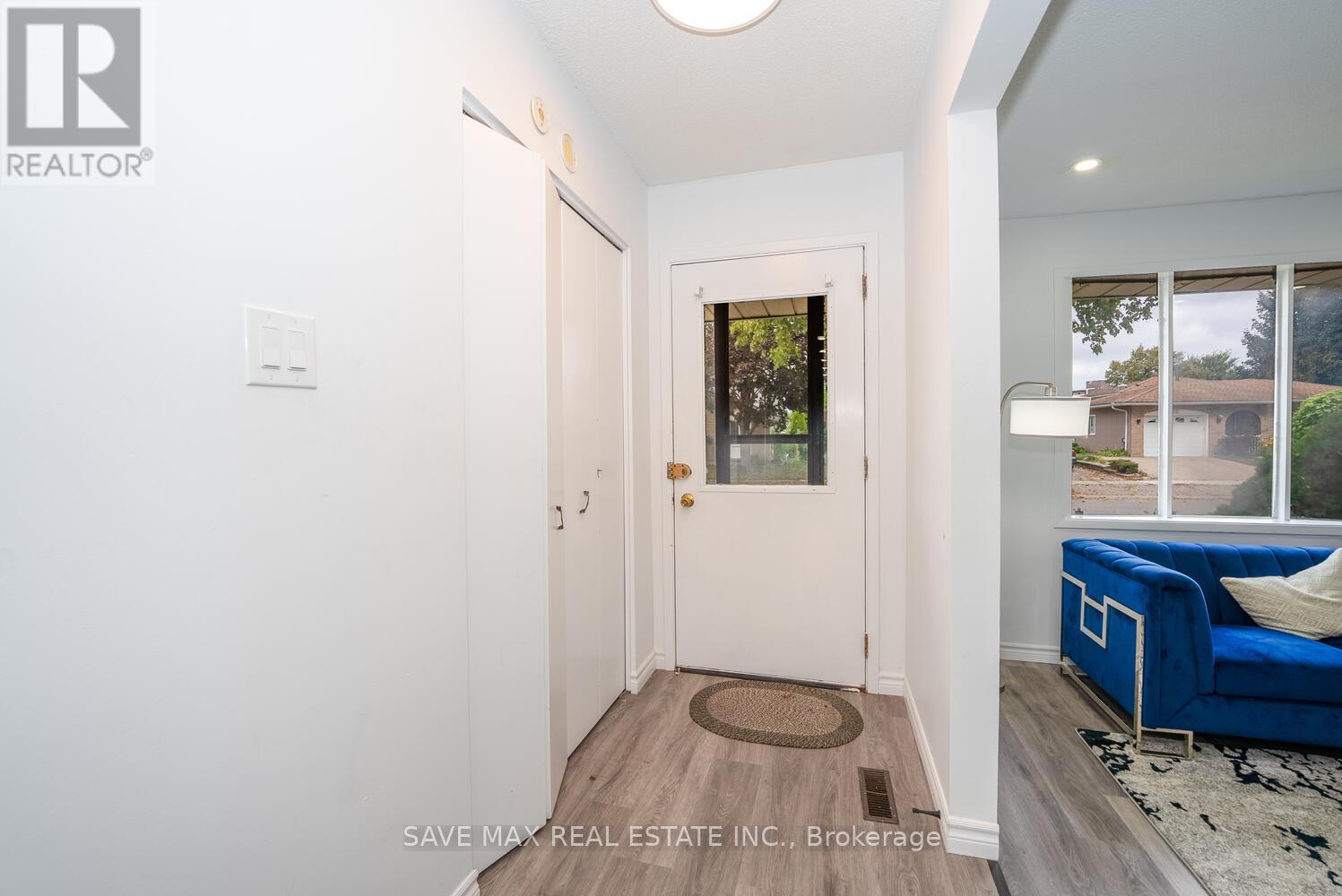 29 Renny Crescent, London South, Ontario  N6E 2C4 - Photo 6 - X12473806