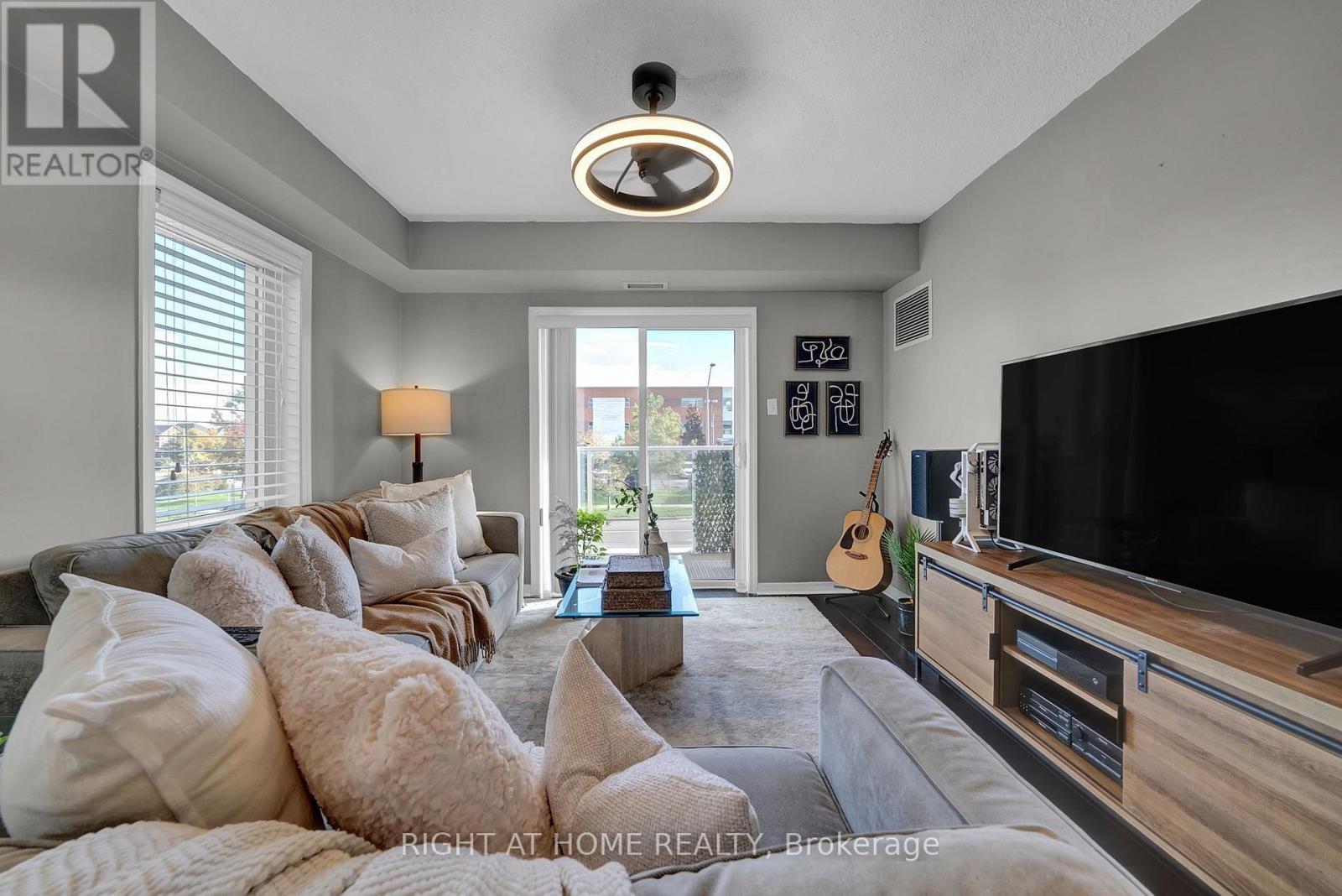 205 - 132 Aspen Springs Drive, Clarington, Ontario  L1C 0H1 - Photo 4 - E12481684