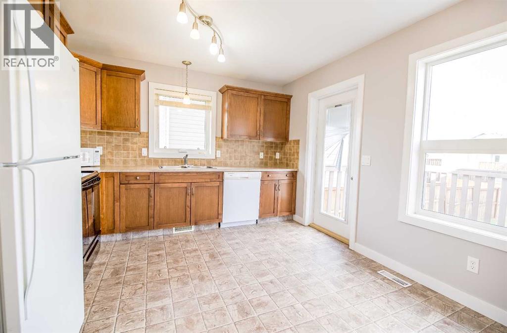 146 Newton Drive, Penhold, Alberta  T0M 1R0 - Photo 5 - A2257366