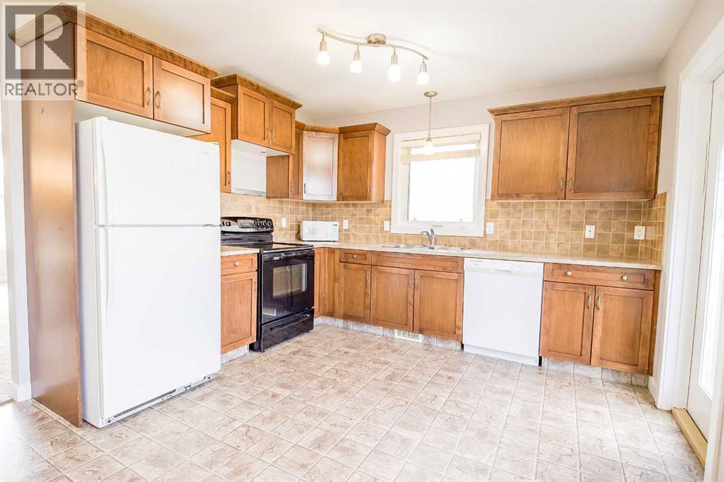 146 Newton Drive, Penhold, Alberta  T0M 1R0 - Photo 4 - A2257366