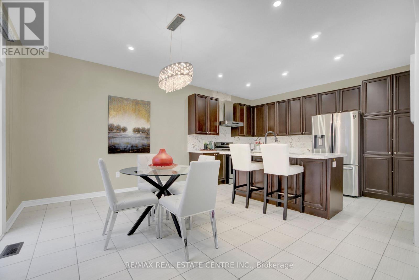 28 Plentywood Drive, Brampton, Ontario  L6Y 0C1 - Photo 13 - W12481650
