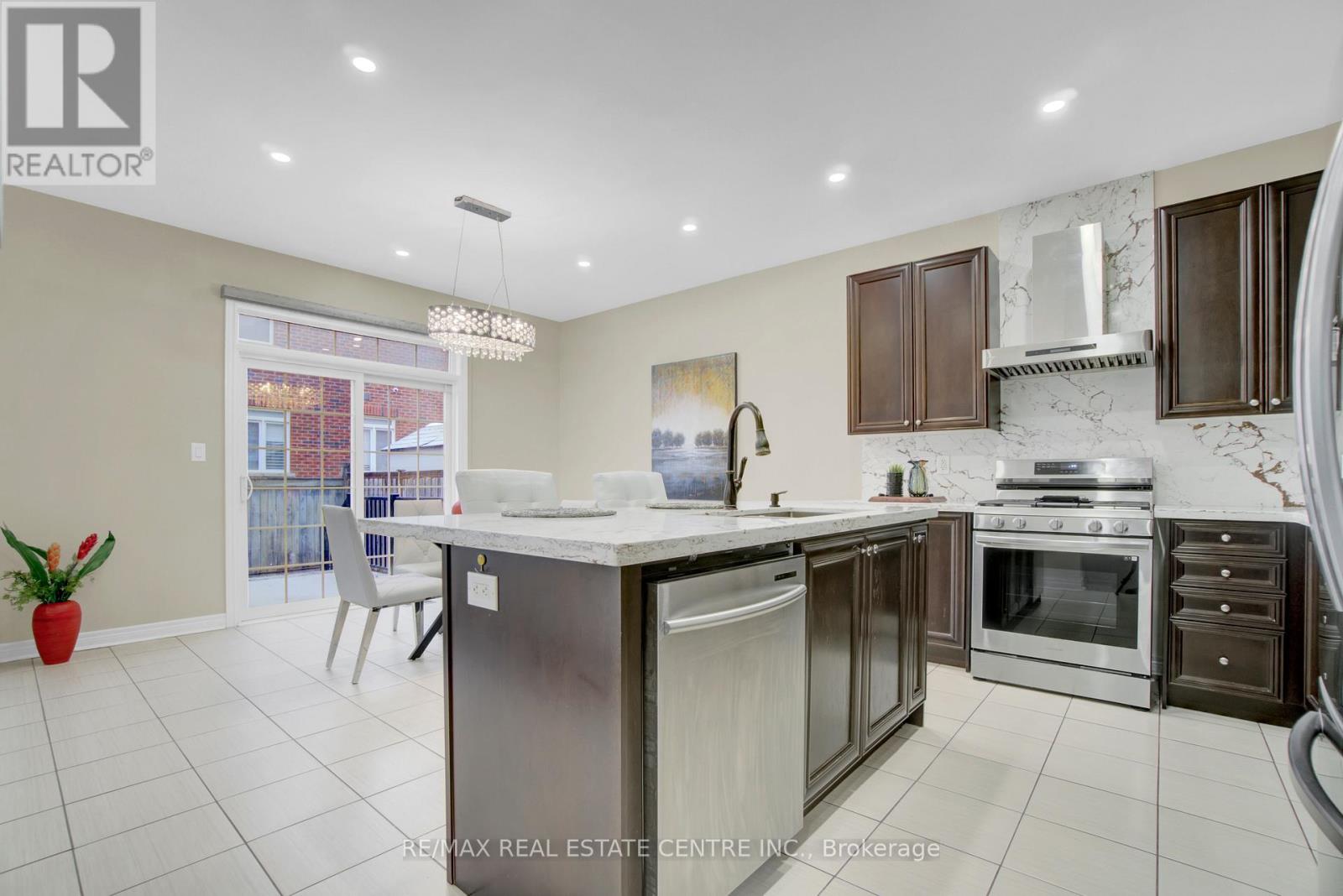 28 Plentywood Drive, Brampton, Ontario  L6Y 0C1 - Photo 18 - W12481650