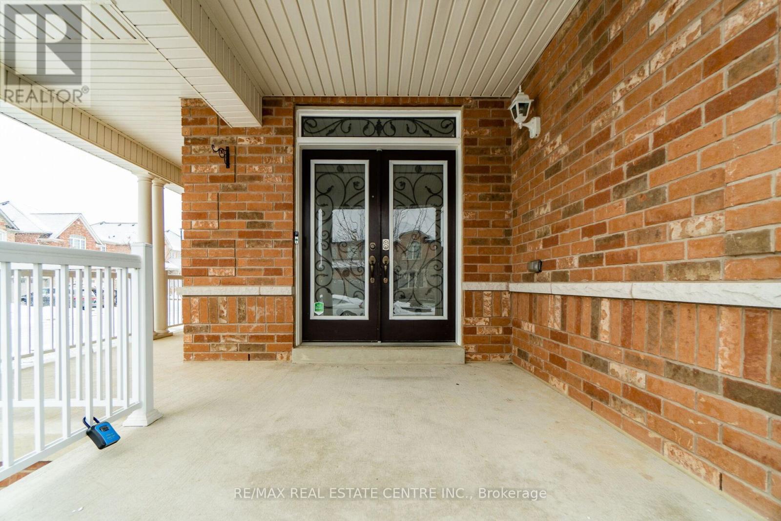 28 Plentywood Drive, Brampton, Ontario  L6Y 0C1 - Photo 2 - W12481650