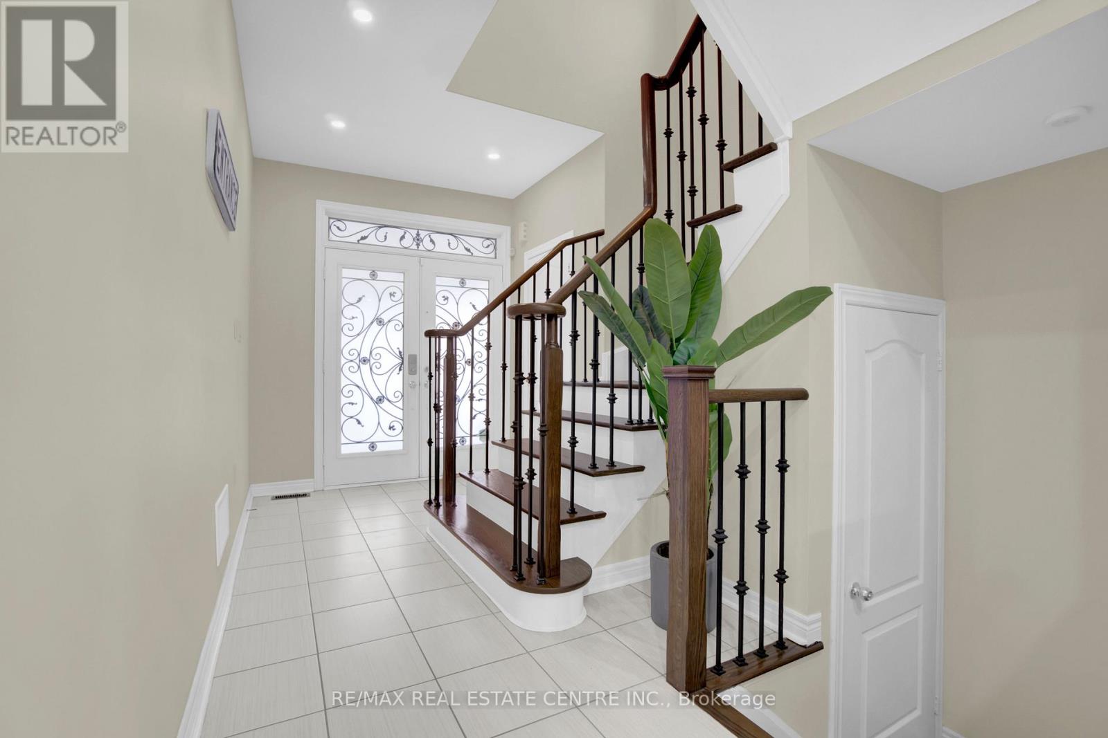 28 Plentywood Drive, Brampton, Ontario  L6Y 0C1 - Photo 21 - W12481650