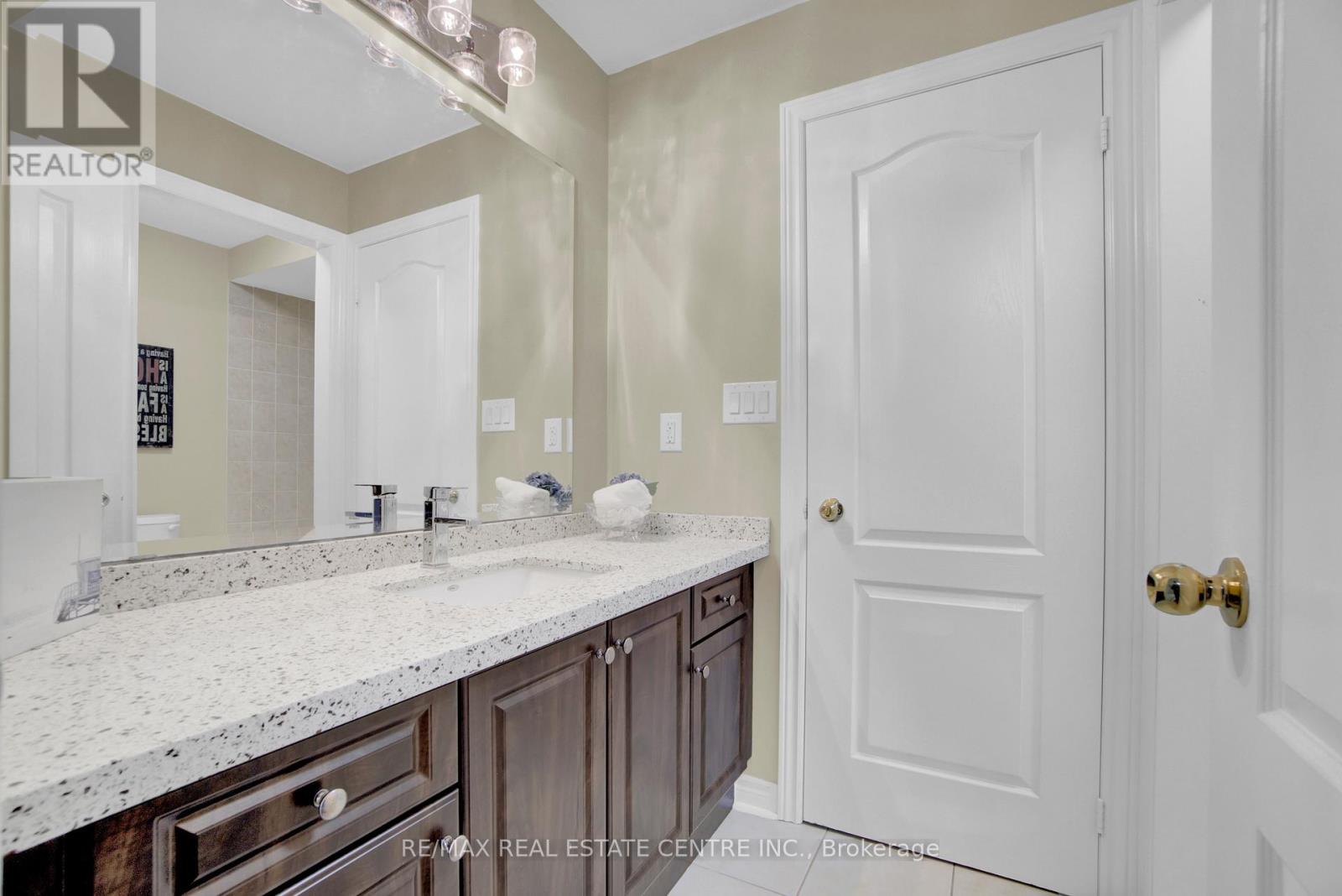 28 Plentywood Drive, Brampton, Ontario  L6Y 0C1 - Photo 32 - W12481650