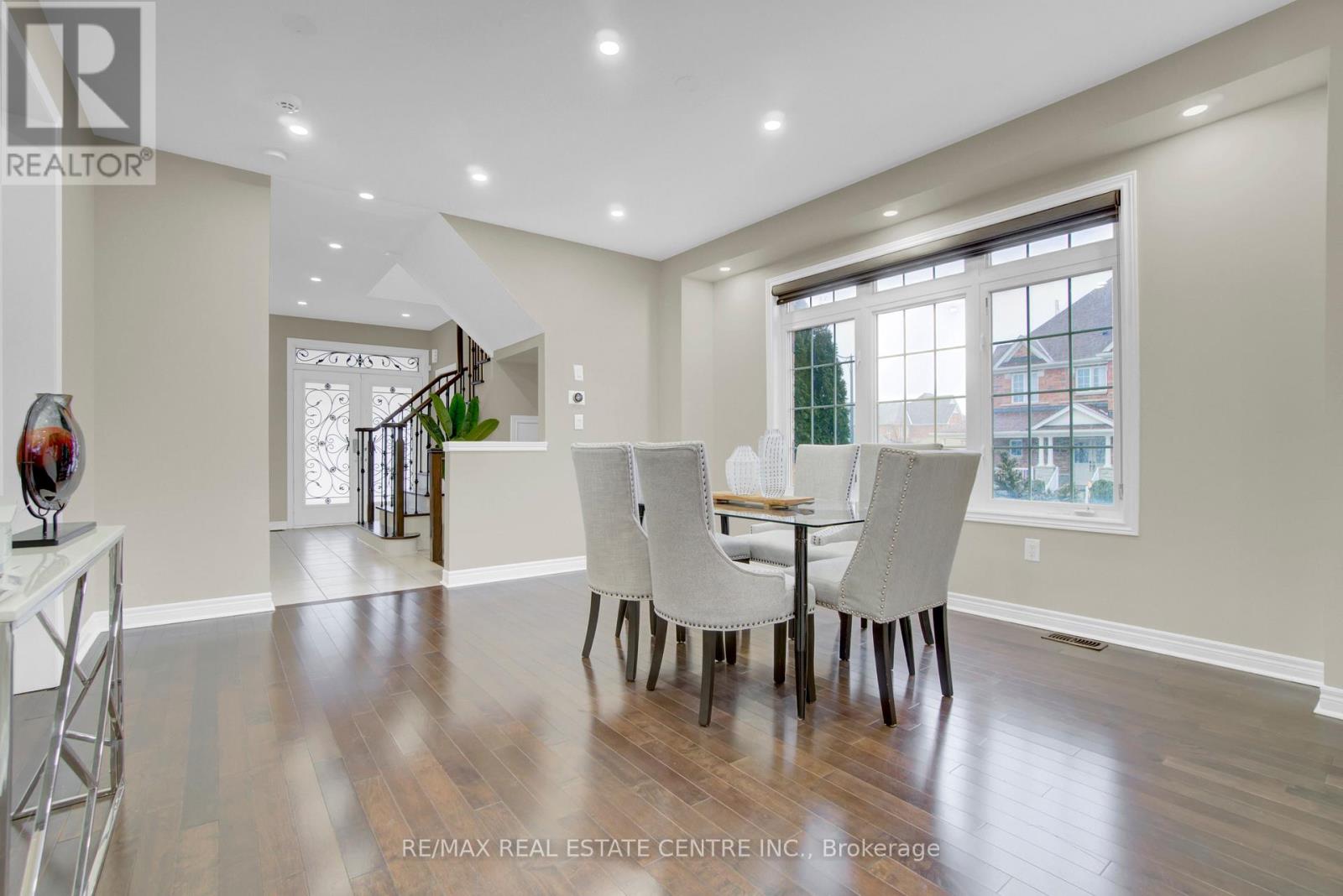 28 Plentywood Drive, Brampton, Ontario  L6Y 0C1 - Photo 7 - W12481650
