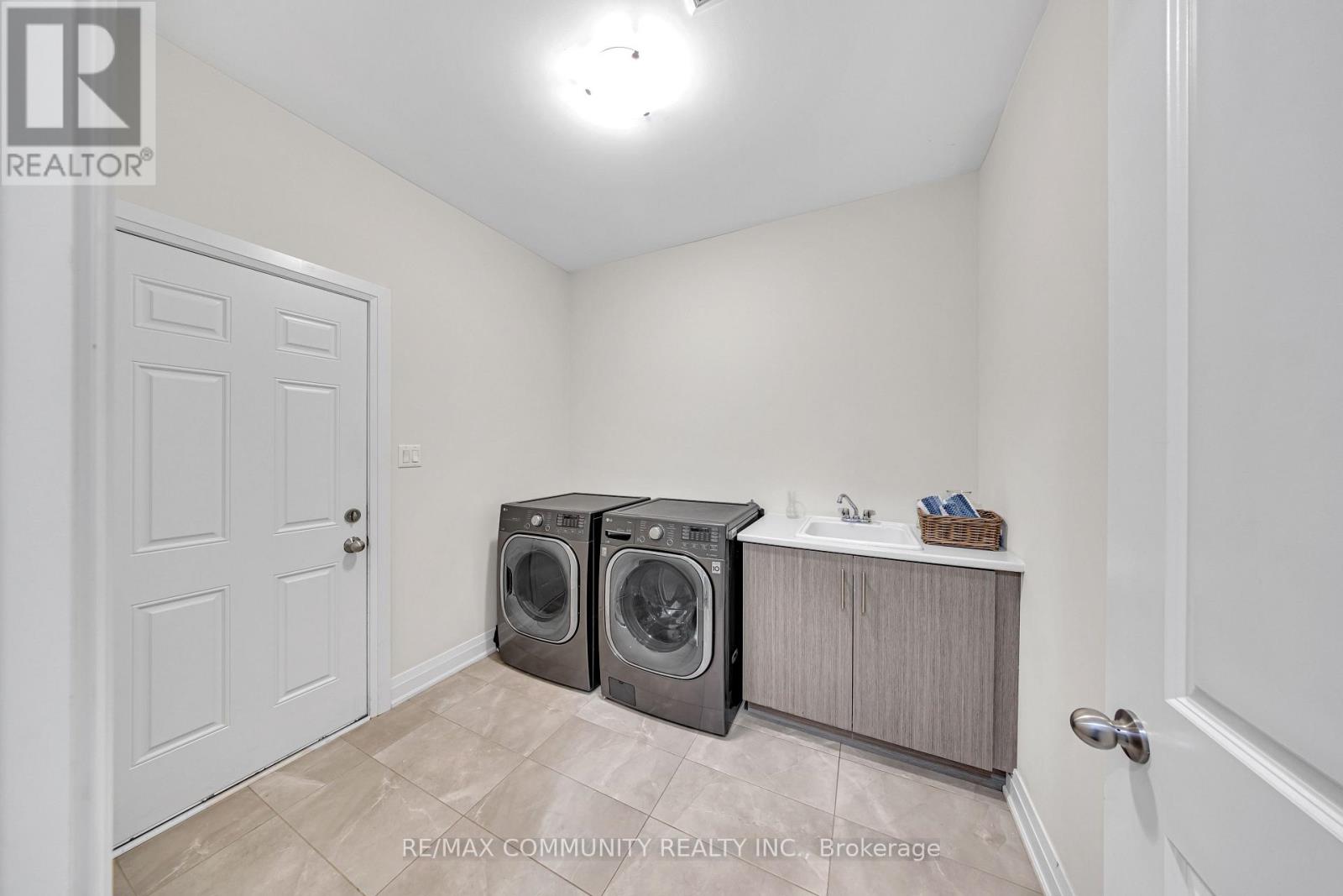 209 Castle Oaks Crossing, Brampton, Ontario  L6P 3X3 - Photo 29 - W12480718