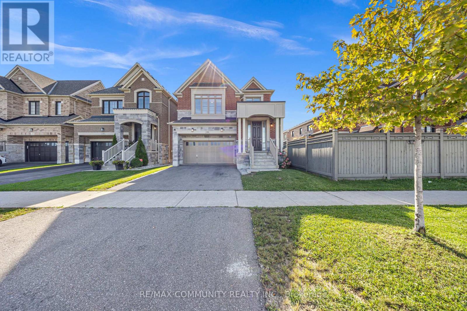 209 Castle Oaks Crossing, Brampton, Ontario  L6P 3X3 - Photo 4 - W12480718