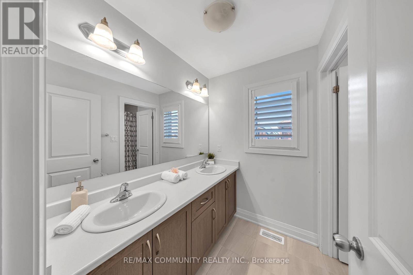 209 Castle Oaks Crossing, Brampton, Ontario  L6P 3X3 - Photo 44 - W12480718