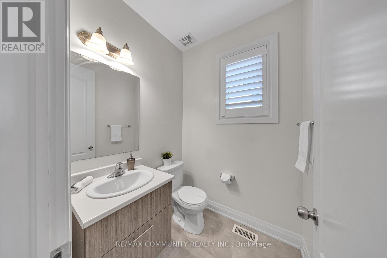 209 Castle Oaks Crossing, Brampton, Ontario  L6P 3X3 - Photo 7 - W12480718