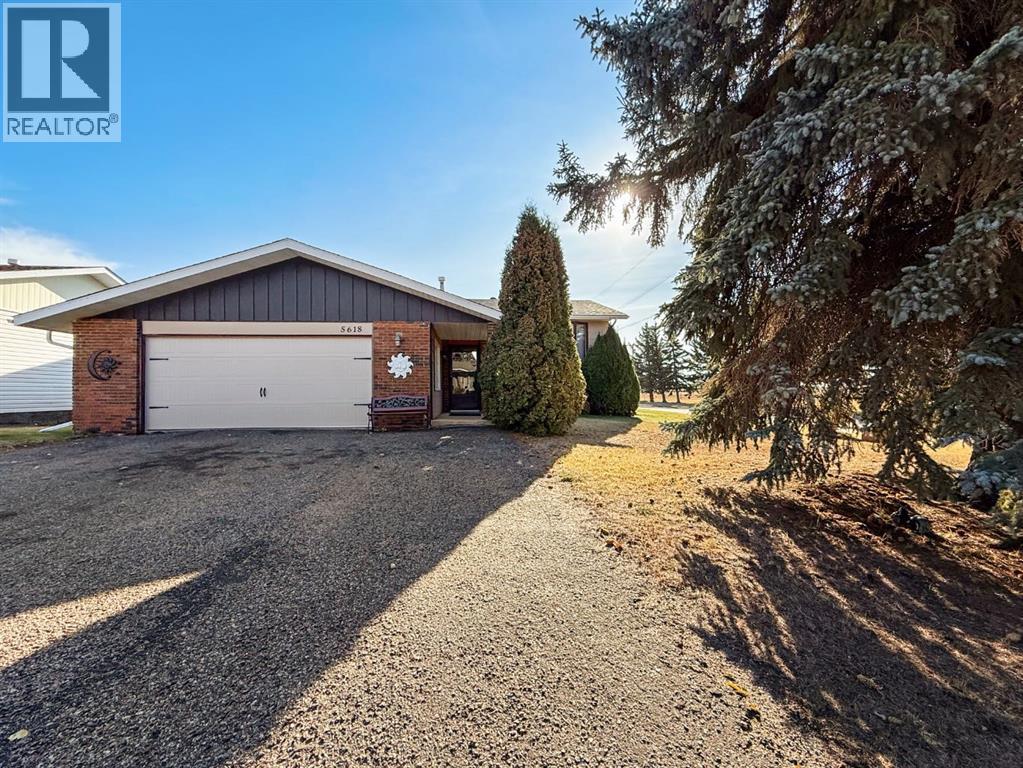 5618 47 Avenue, Forestburg, Alberta  T0B 1N0 - Photo 1 - A2262782
