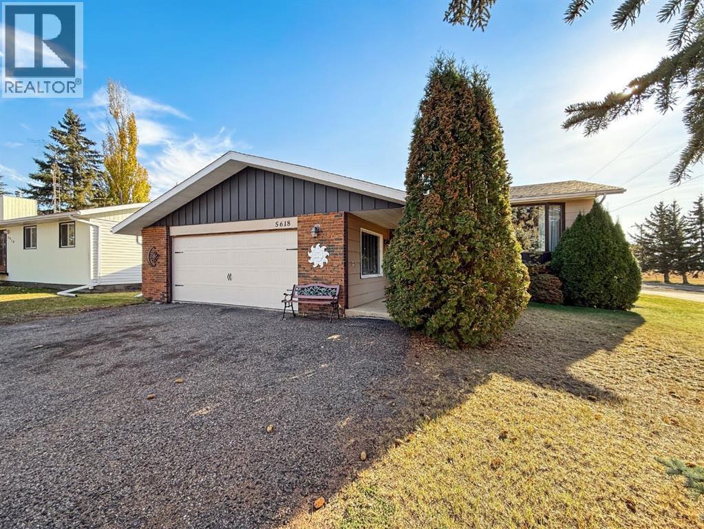 5618 47 Avenue, Forestburg, Alberta  T0B 1N0 - Photo 2 - A2262782