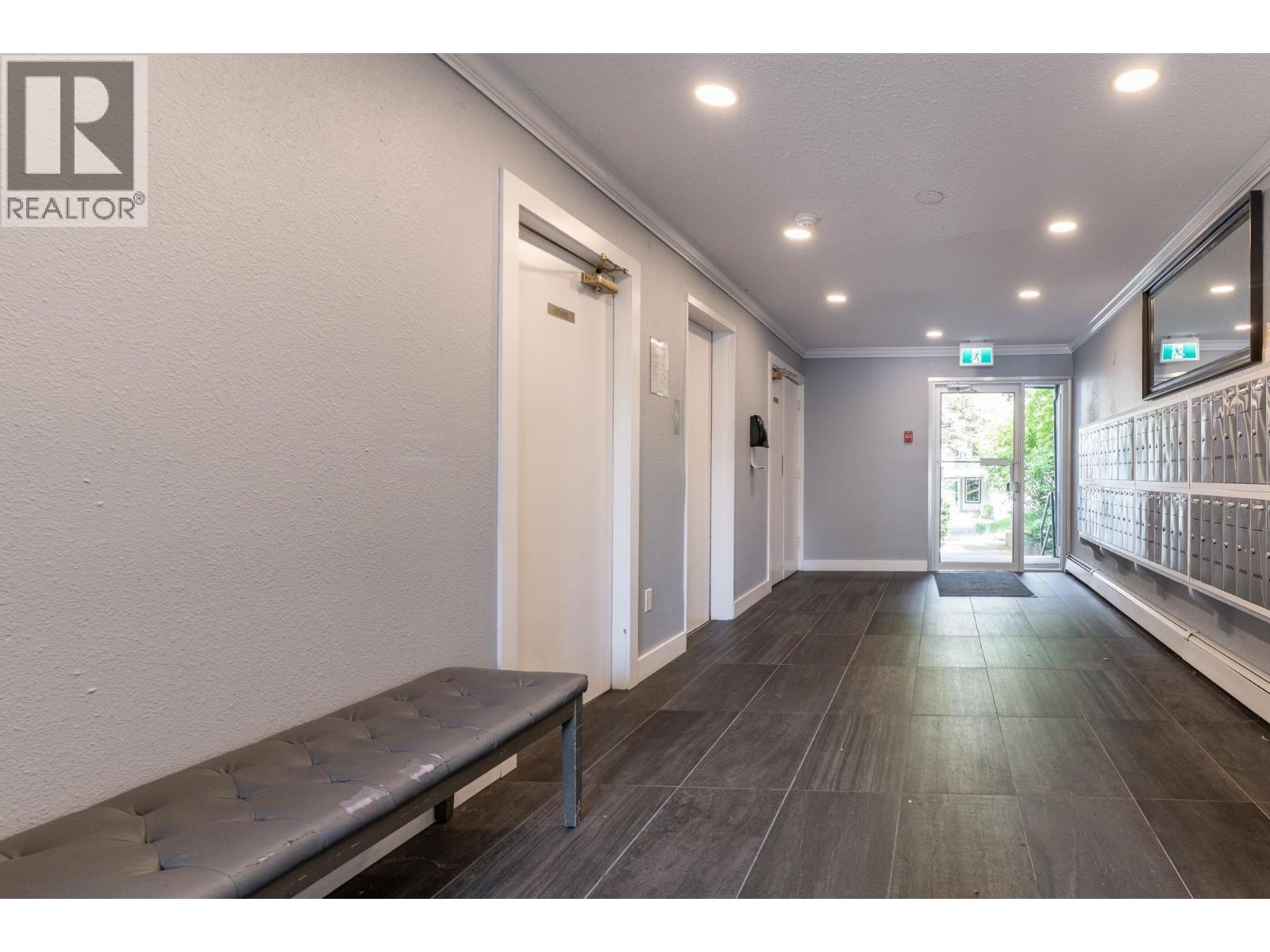 102 200 Westhill Place, Port Moody, British Columbia  V3H 1V2 - Photo 2 - R3061813