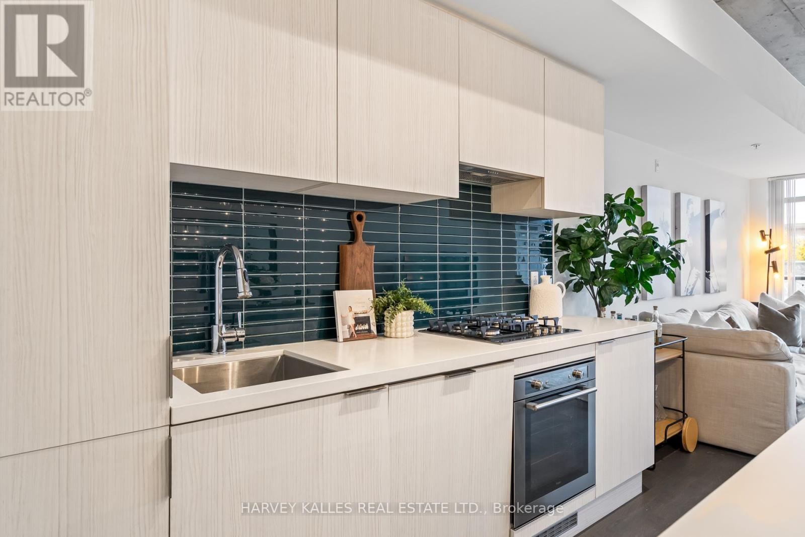 318 - 109 Ossington Avenue, Toronto, Ontario  M6J 0G1 - Photo 3 - C12481697
