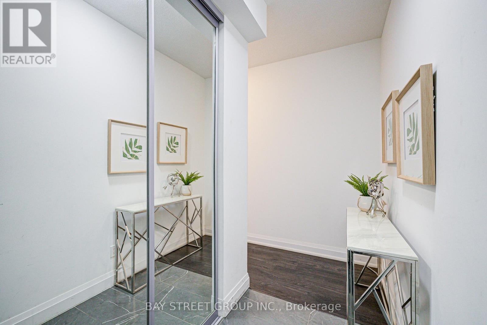 1606 - 398 Highway 7 E, Richmond Hill, Ontario  L4B 1A7 - Photo 8 - N12481668