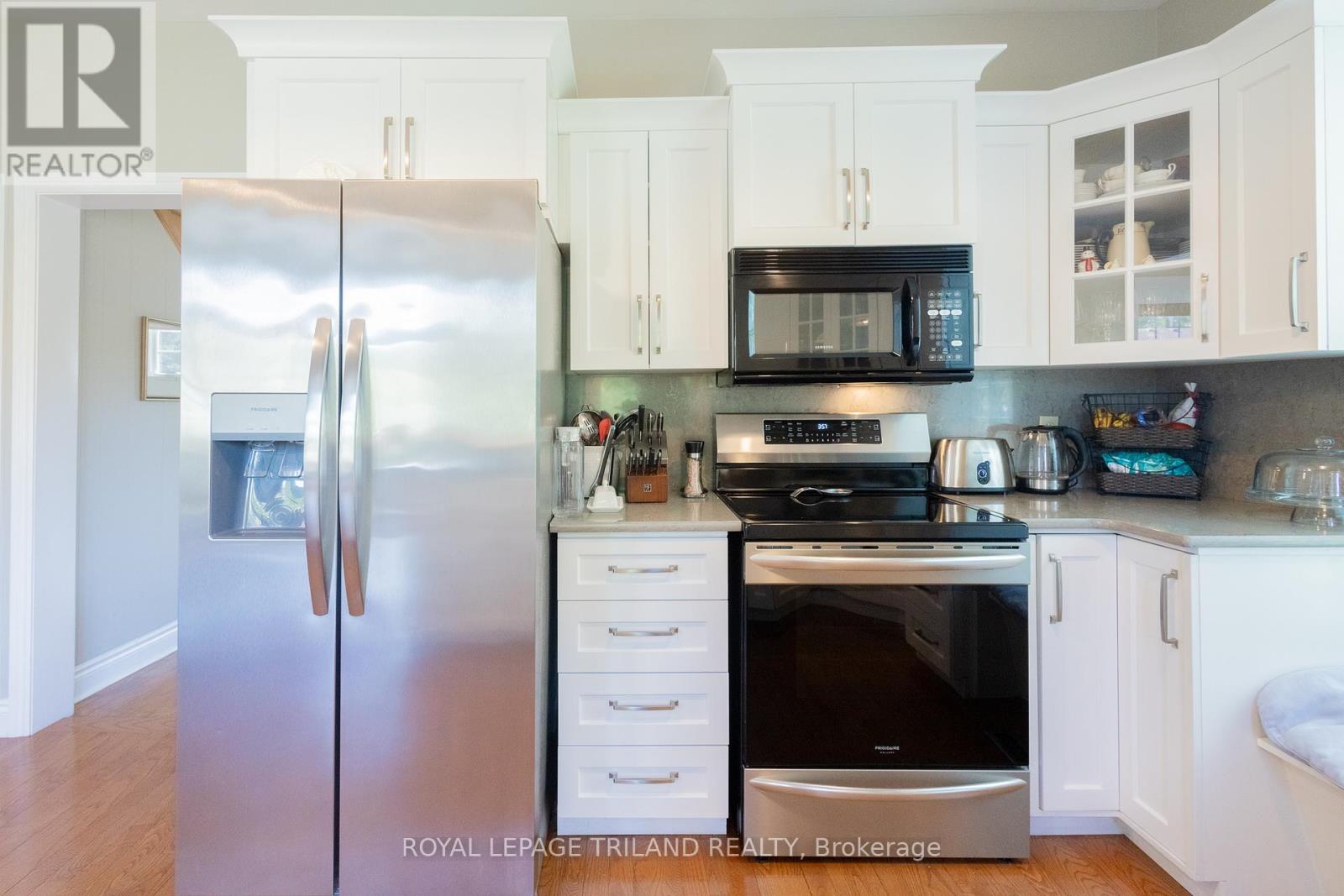 264 George Street, North Middlesex, Ontario  N0M 2K0 - Photo 17 - X12481716