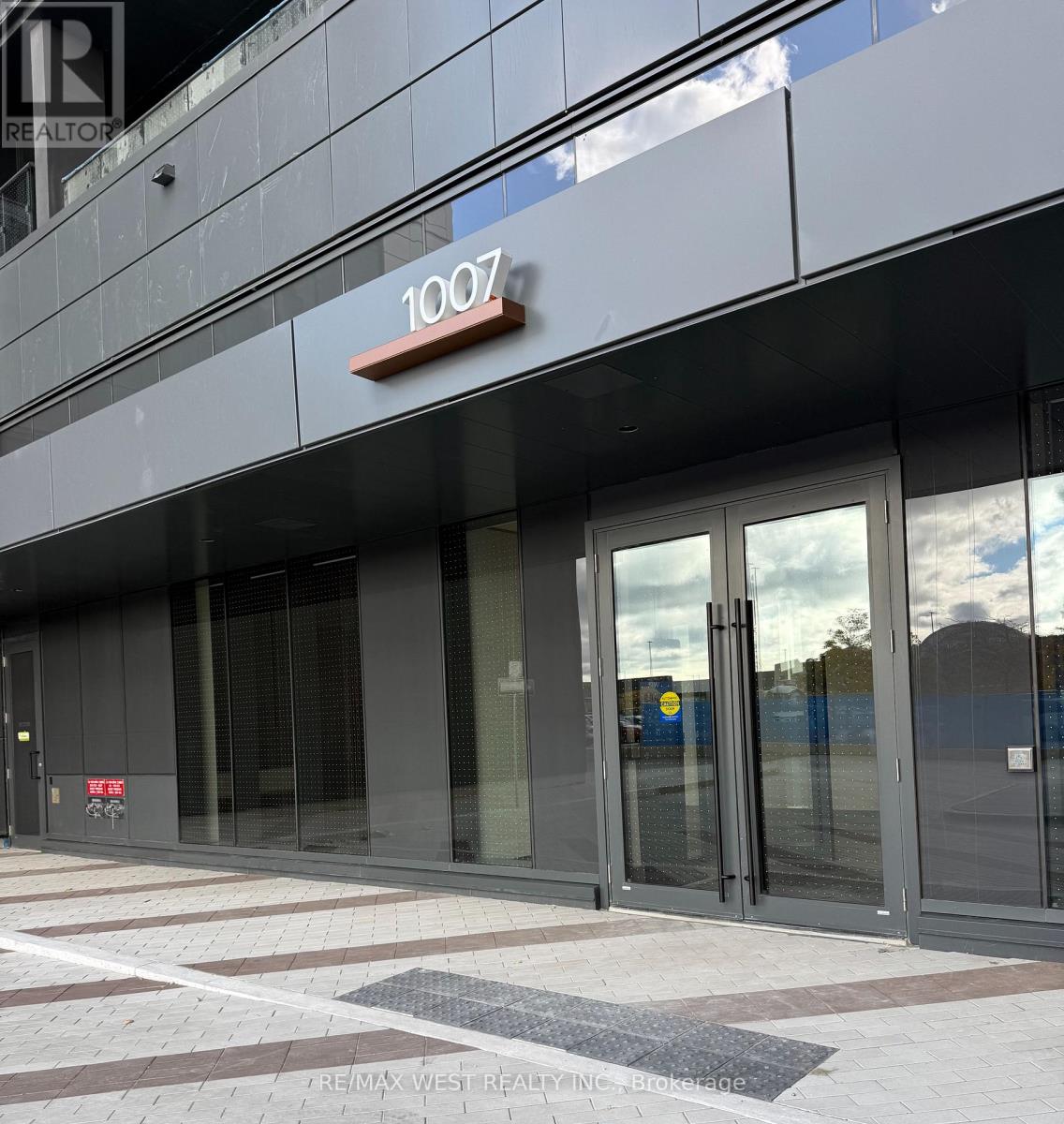 228 - 1007 THE QUEENSWAY, Toronto, Ontario