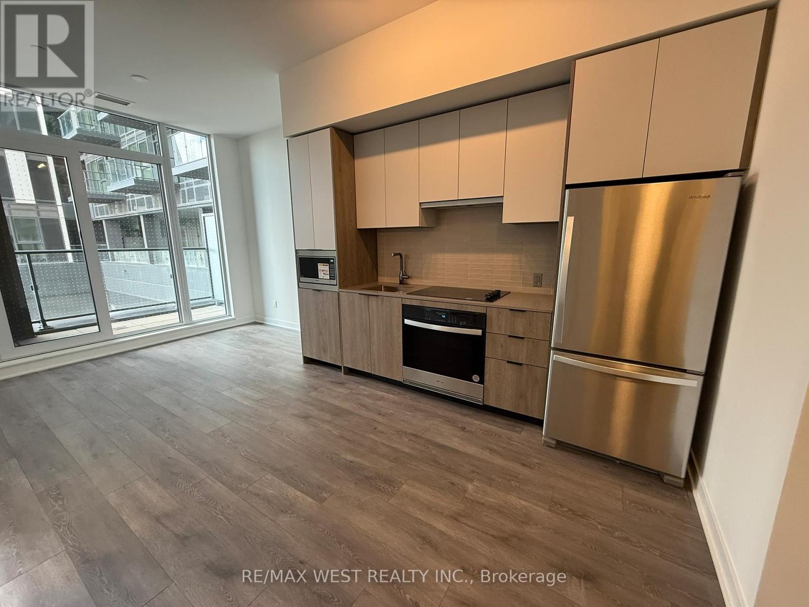 228 - 1007 The Queensway, Toronto, Ontario  M8Z 0C6 - Photo 3 - W12481665
