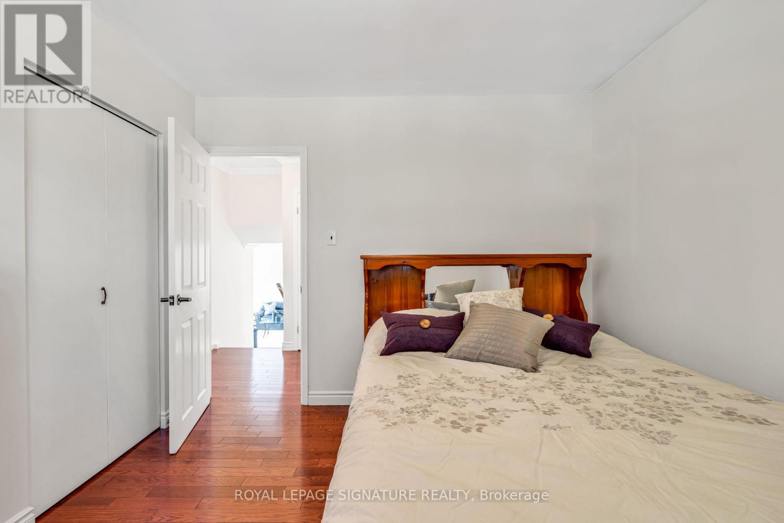 68 Mount Olive Drive, Toronto, Ontario  M9V 2C8 - Photo 16 - W12481676