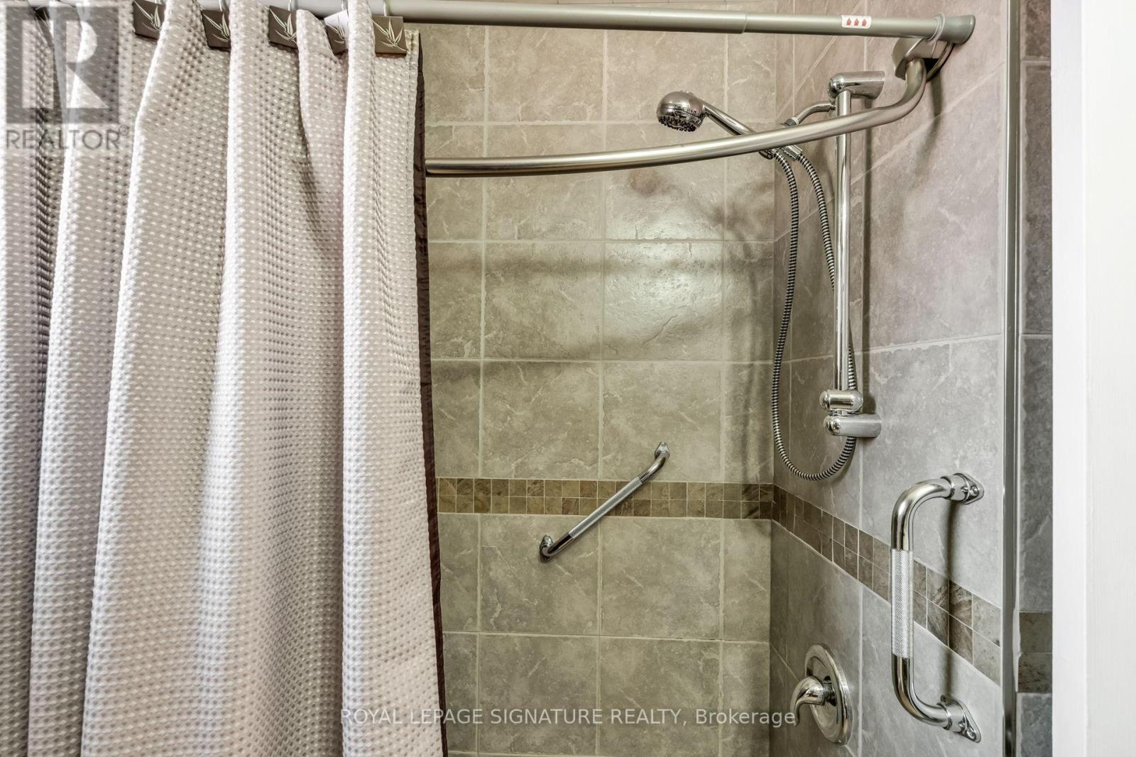 68 Mount Olive Drive, Toronto, Ontario  M9V 2C8 - Photo 24 - W12481676