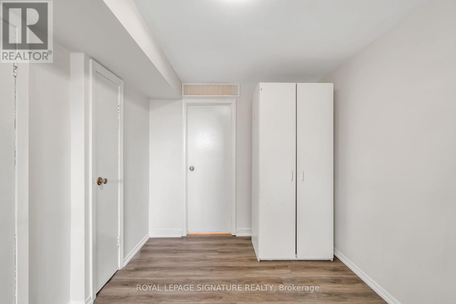 68 Mount Olive Drive, Toronto, Ontario  M9V 2C8 - Photo 35 - W12481676