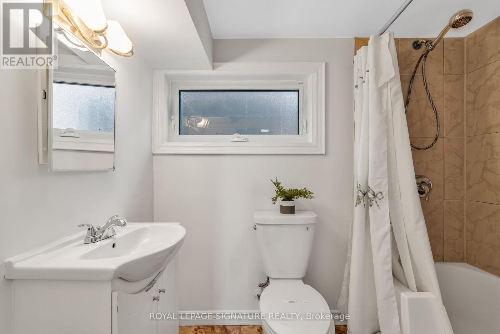 68 Mount Olive Drive, Toronto, Ontario  M9V 2C8 - Photo 36 - W12481676