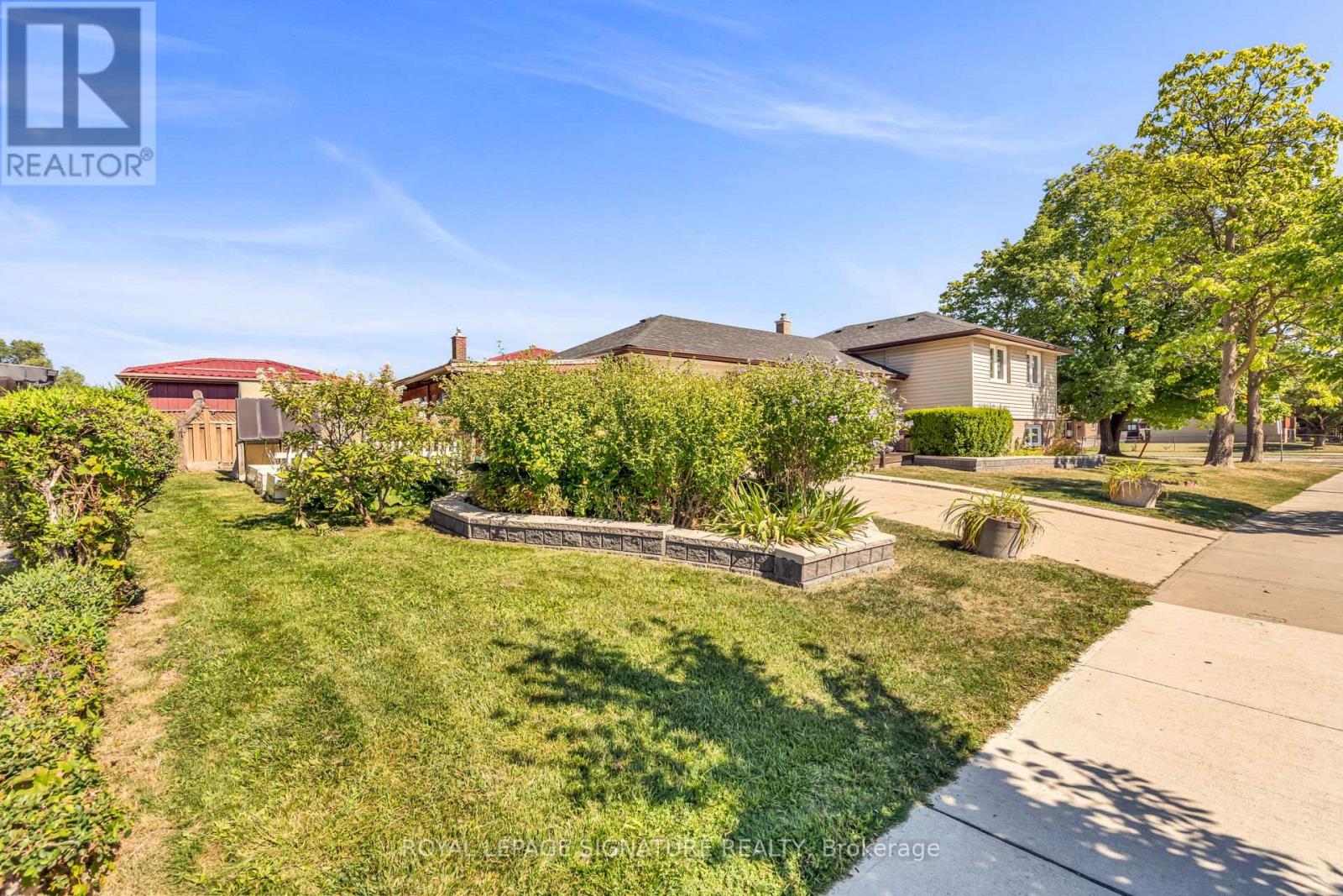 68 Mount Olive Drive, Toronto, Ontario  M9V 2C8 - Photo 37 - W12481676