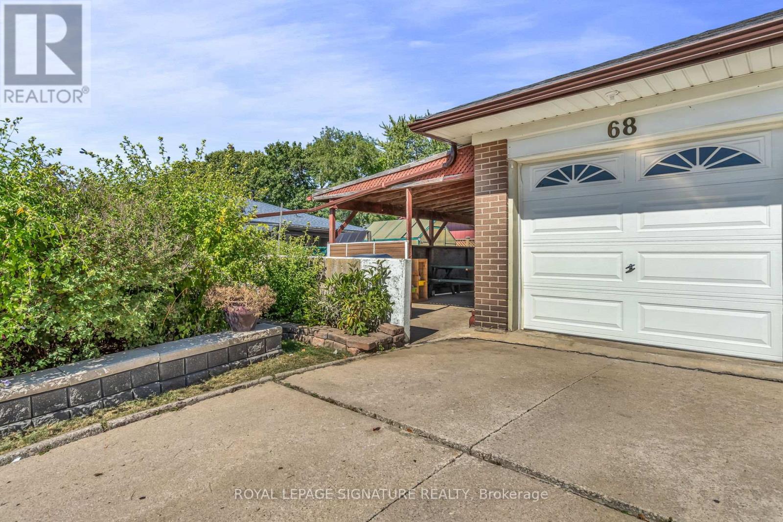 68 Mount Olive Drive, Toronto, Ontario  M9V 2C8 - Photo 38 - W12481676