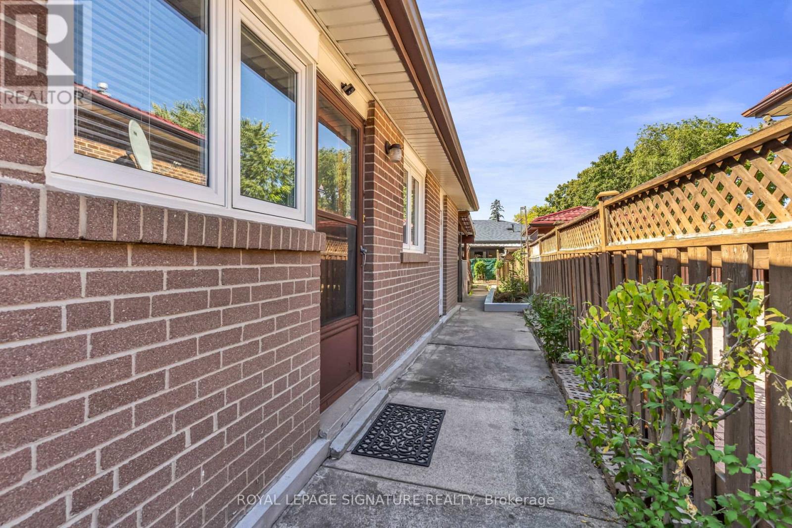 68 Mount Olive Drive, Toronto, Ontario  M9V 2C8 - Photo 41 - W12481676