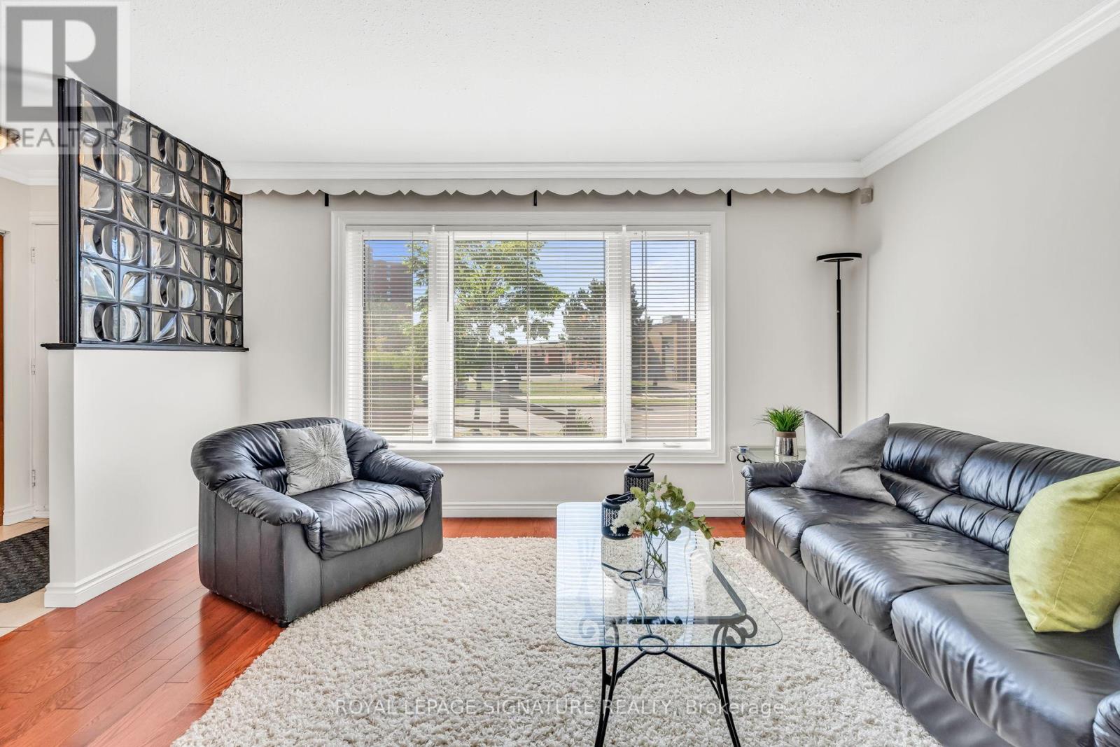68 Mount Olive Drive, Toronto, Ontario  M9V 2C8 - Photo 5 - W12481676