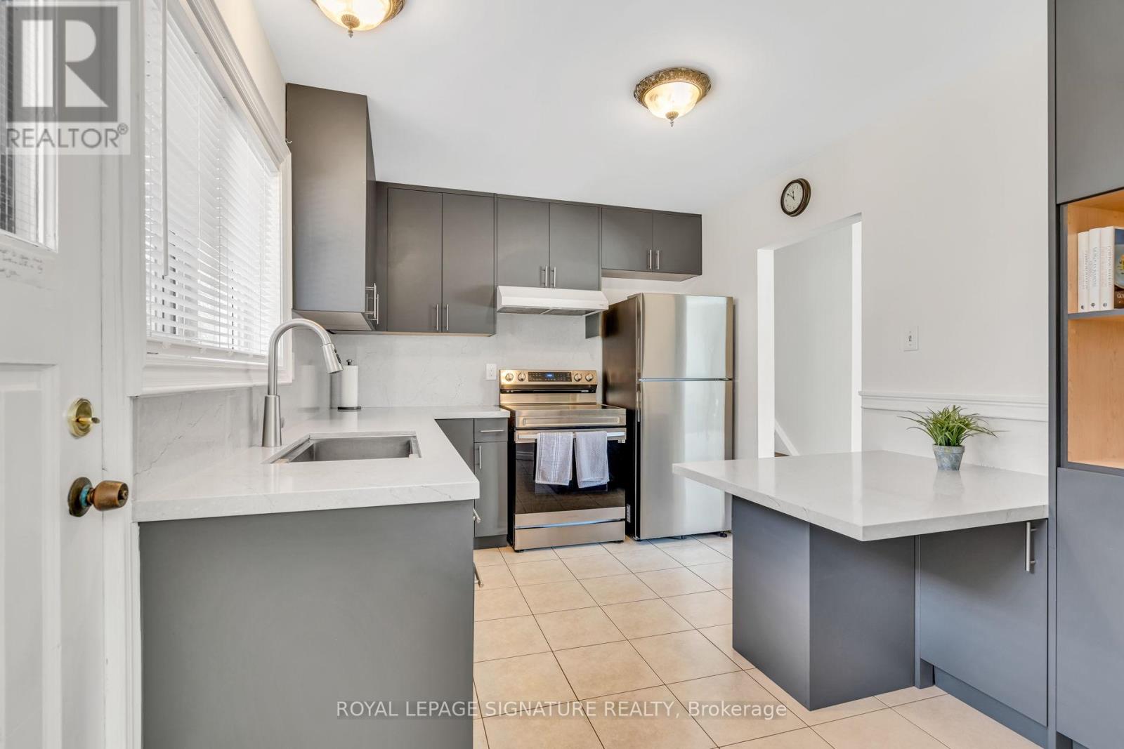 68 Mount Olive Drive, Toronto, Ontario  M9V 2C8 - Photo 8 - W12481676