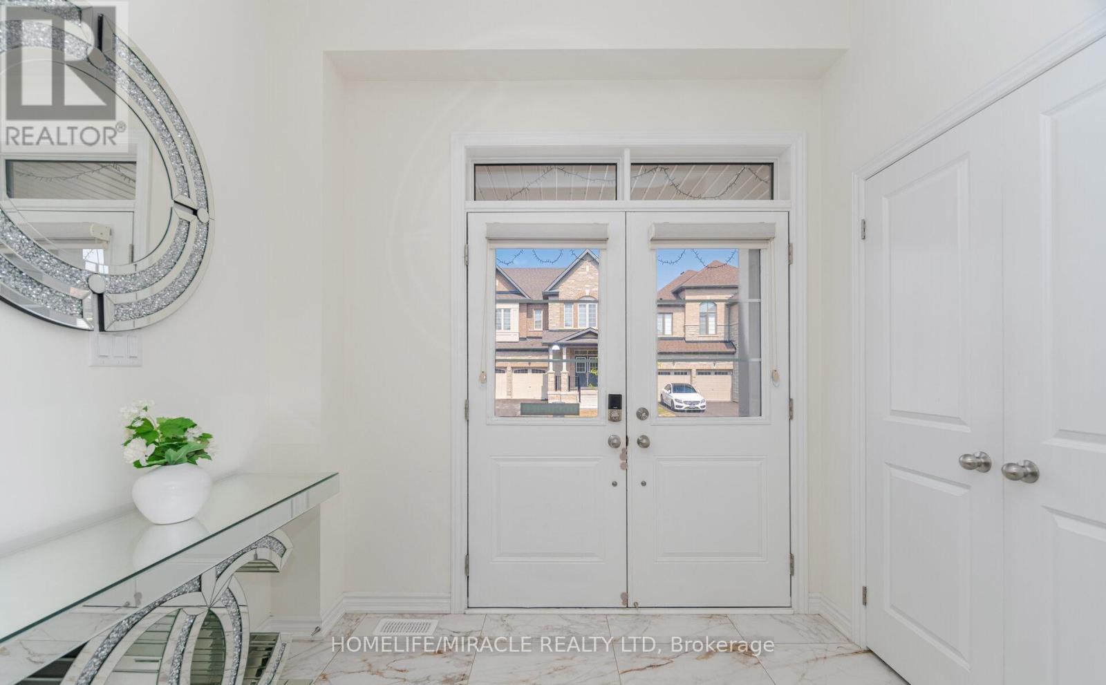 7 Aldenham Street, Brampton, Ontario  L6X 5S2 - Photo 3 - W12481677