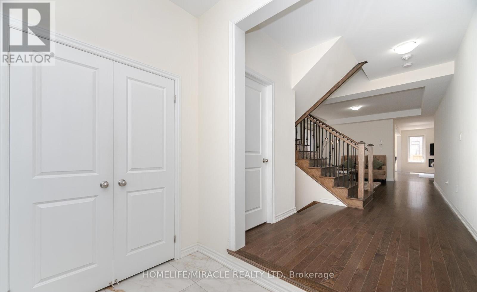 7 Aldenham Street, Brampton, Ontario  L6X 5S2 - Photo 4 - W12481677