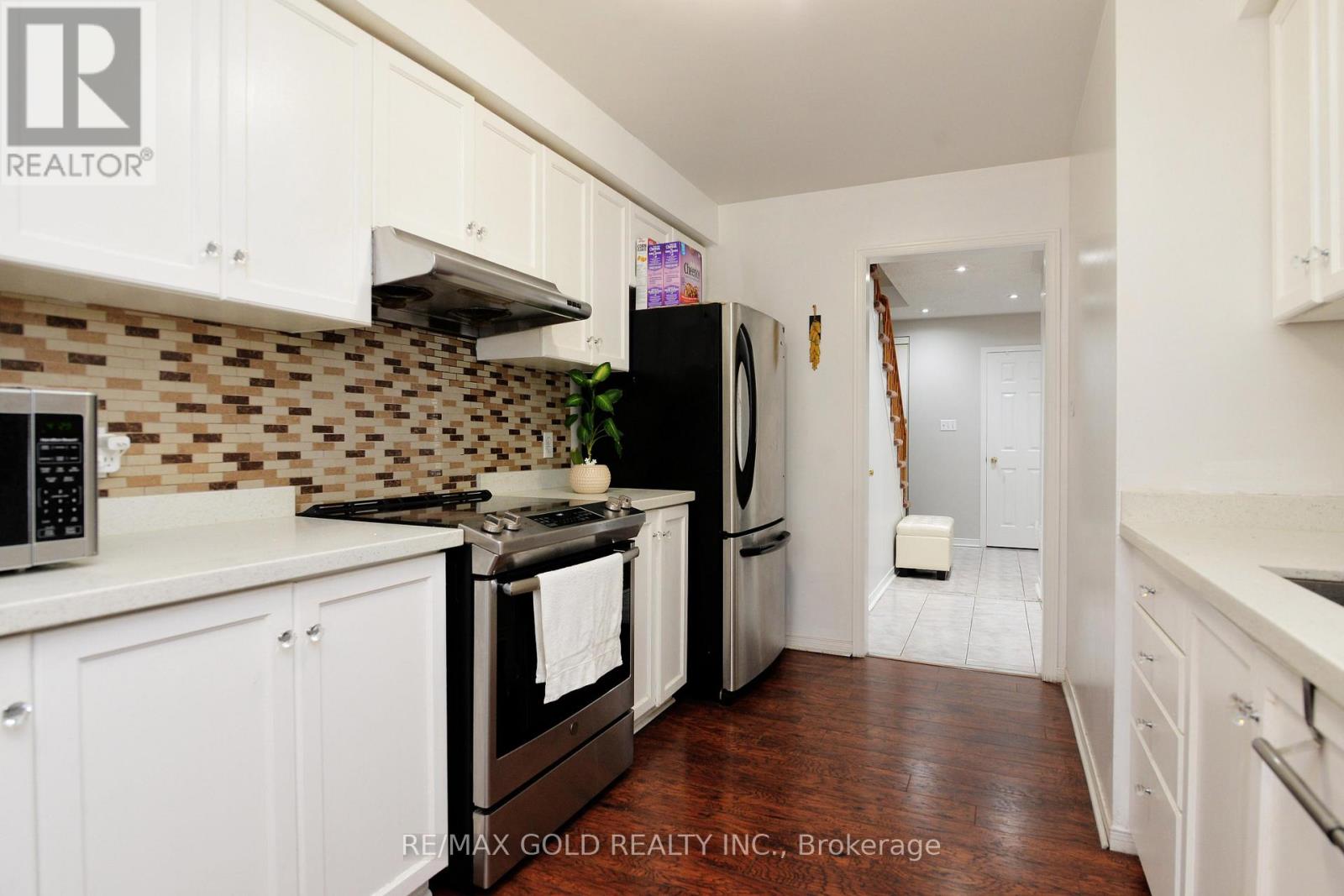 37 Prairie Rose Circle, Brampton, Ontario  L6R 1R6 - Photo 11 - W12481688