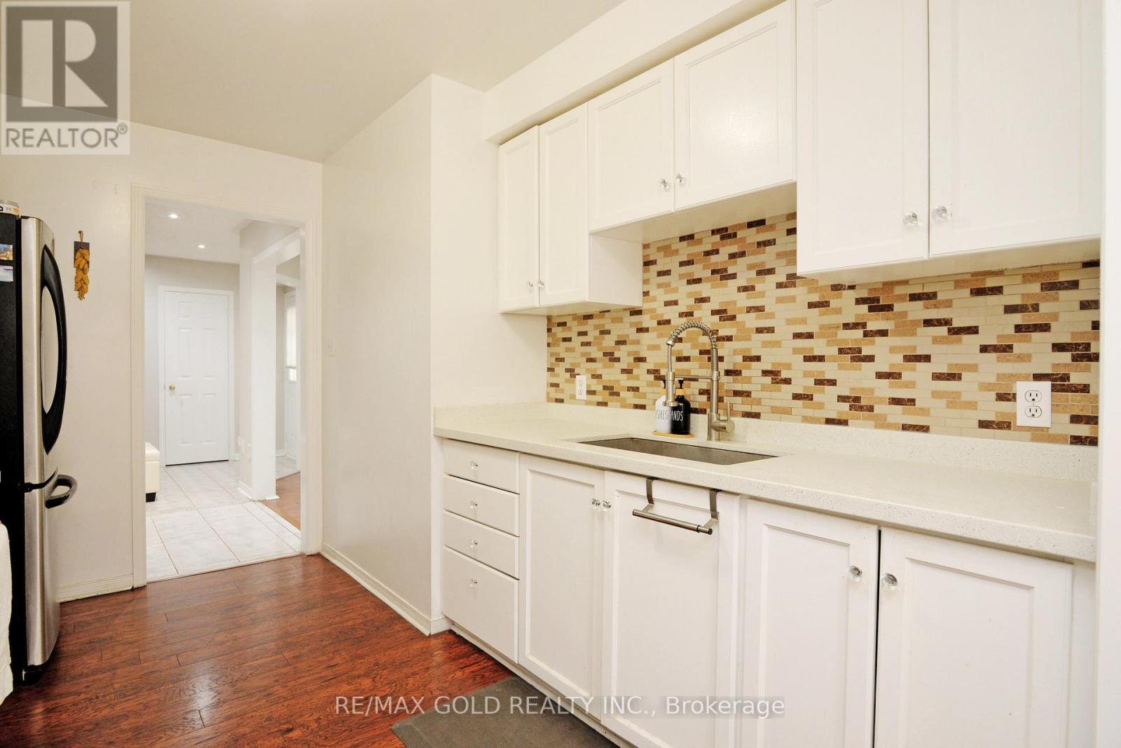 37 Prairie Rose Circle, Brampton, Ontario  L6R 1R6 - Photo 12 - W12481688