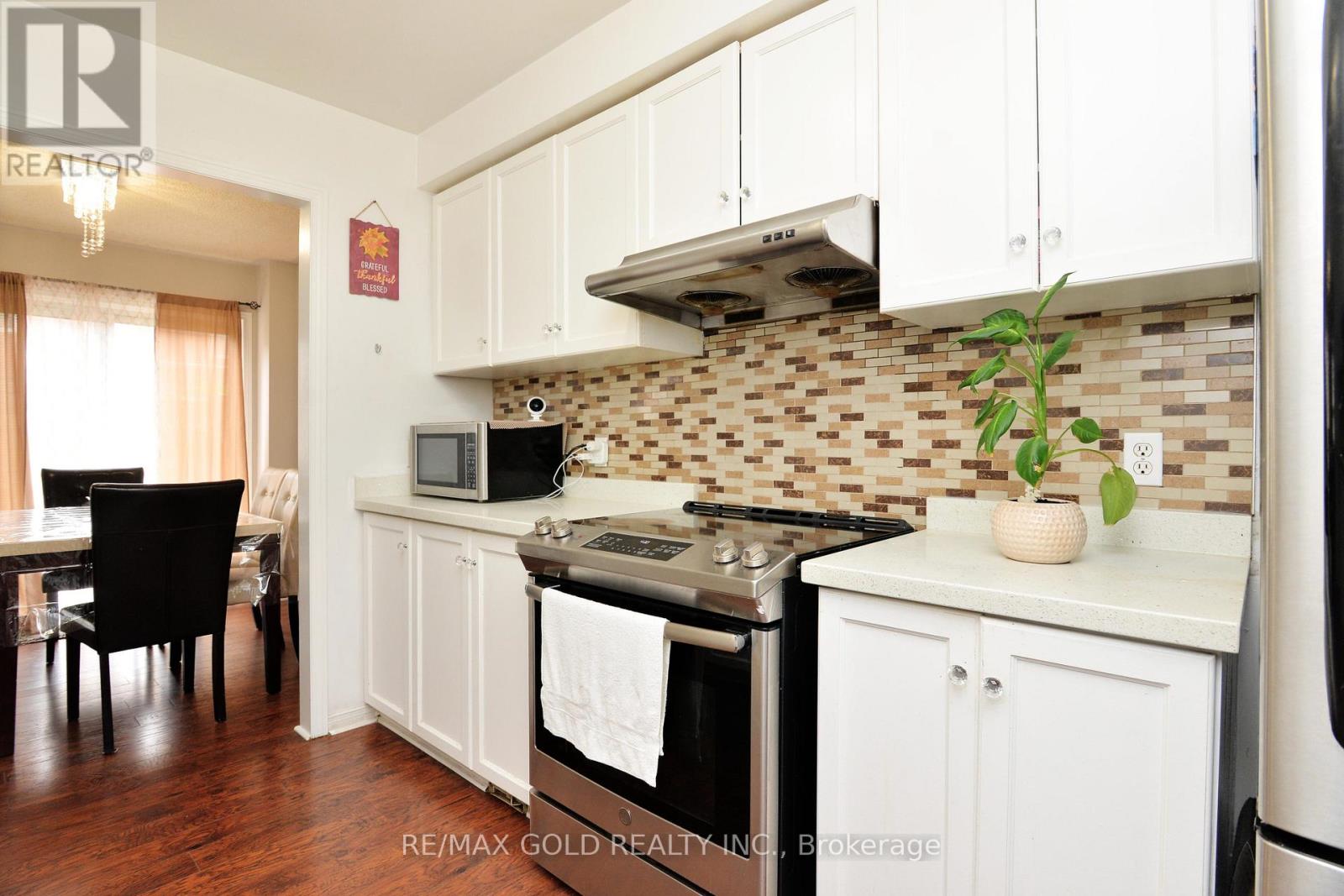 37 Prairie Rose Circle, Brampton, Ontario  L6R 1R6 - Photo 13 - W12481688
