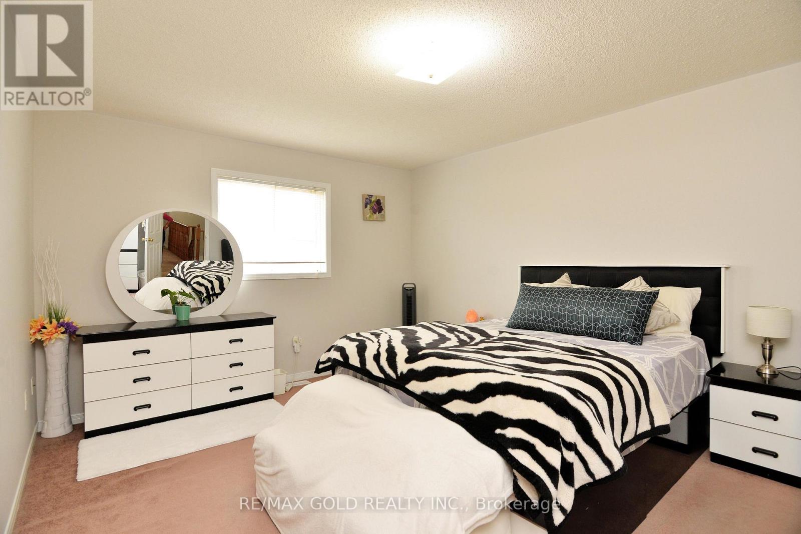 37 Prairie Rose Circle, Brampton, Ontario  L6R 1R6 - Photo 20 - W12481688